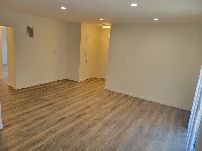 Foto del edificio - 4520 Colbath Ave