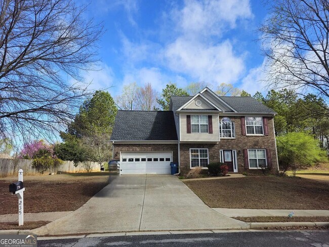 Building Photo - 235 Circle Rd