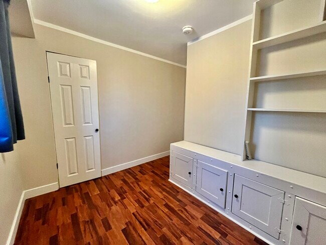 Building Photo - 1 BED - 1 BATH - Oshawa - Finished Basement