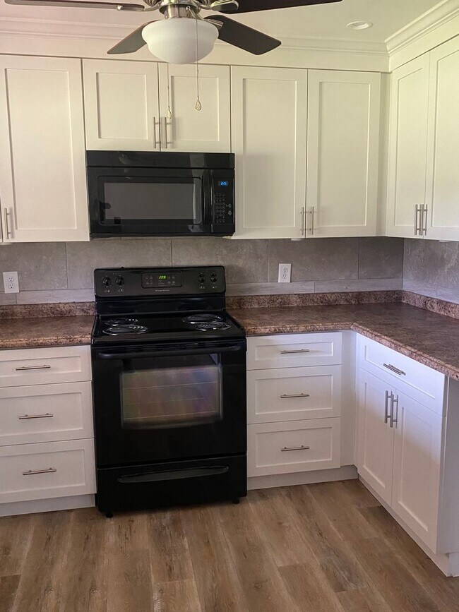 Foto del edificio - 3 Bed 1.5 Bath Cozy Country Home! - Muscle...