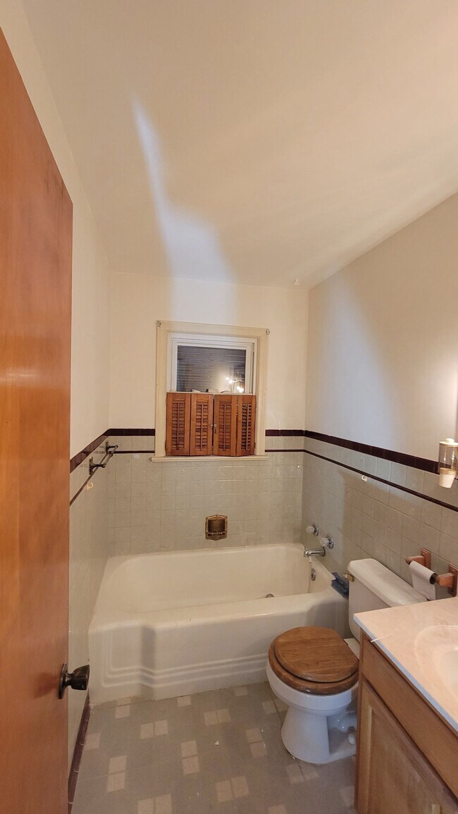 Foto del edificio - 805 E Boston Ave