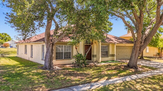 Foto del edificio - Spacious 4-Bedroom Retreat with 2 Baths in Brandon - 2103 Sq. Ft. of Comfort Awaits!