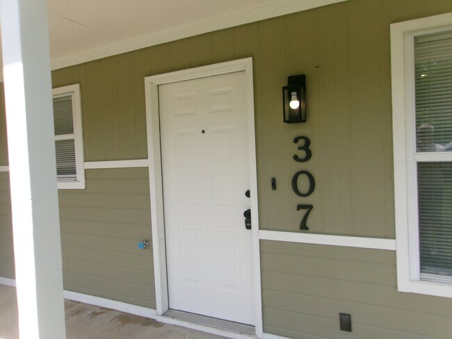 Foto del edificio - 307 Palomino Ln