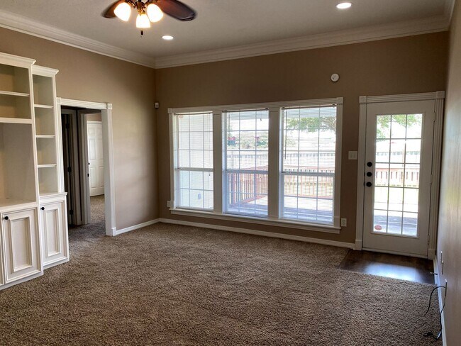 Foto del edificio - FABULOUS THREE BEDROOM HOME WITH LARGE DECK, FIREPLACE AND FLEX ROOM