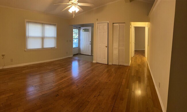 Foto del edificio - 1673 Audrey Pl NW