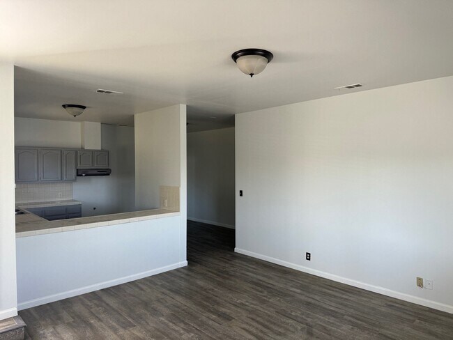 Foto del edificio - 1635 E Washington Blvd