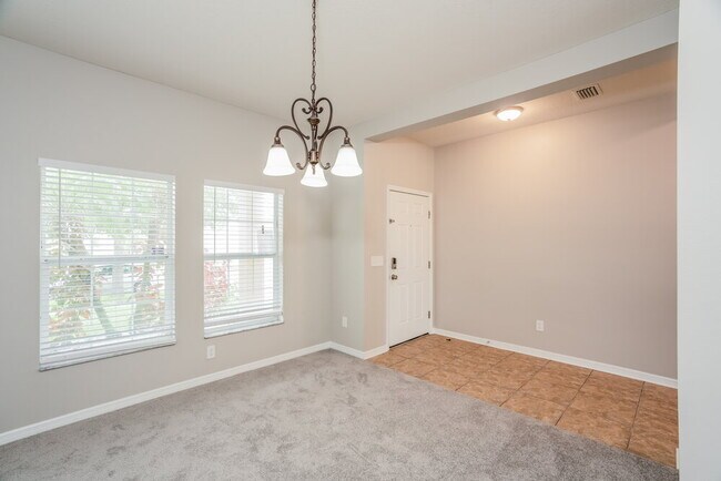 Building Photo - 811 Fern Leaf Dr
