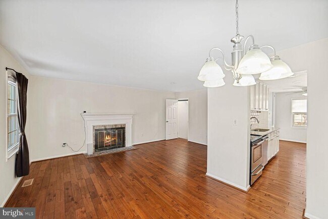 Building Photo - 45 Longmeadow Dr