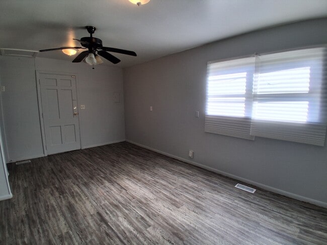 Building Photo - 1001 Koehn Dr
