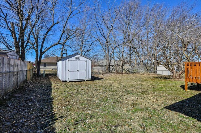 Foto del edificio - Updated 3 bedroom 2 bathroom 2 car garage ...