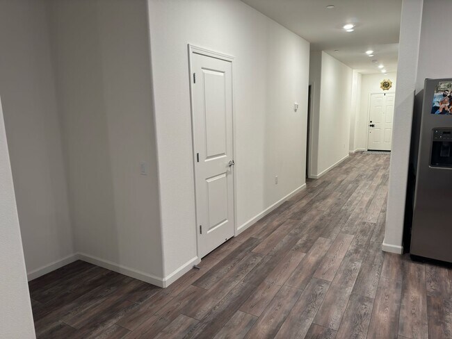Building Photo - Beautiful 4 bedroom 2 Bath home in Plumas ...