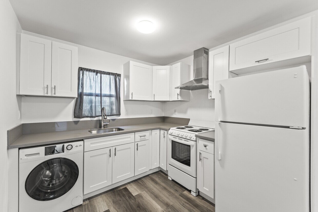 Foto principal - 7561 De Soto Ave