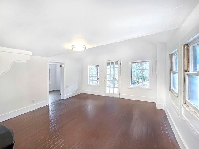 Building Photo - Hidden Gem: Adorable 1BR Cabin in Druid Hills
