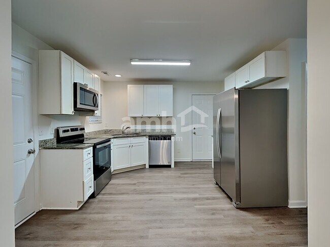 Building Photo - 132 Drewsbury Dr