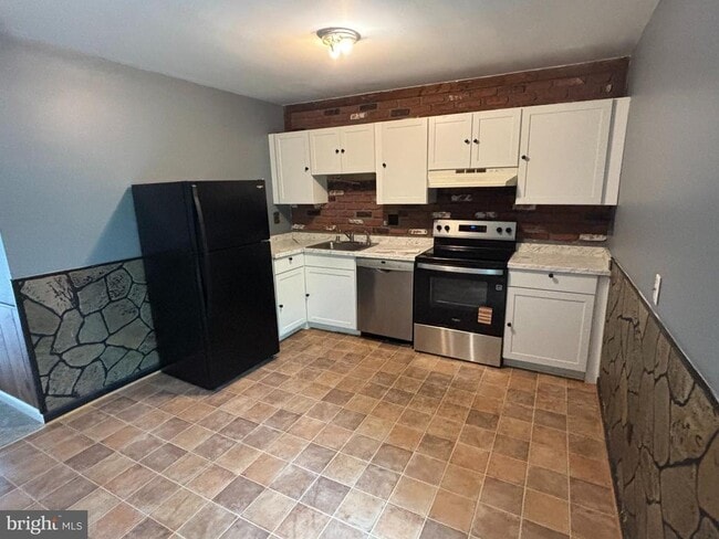 Foto del edificio - 46868 Rogers Dr