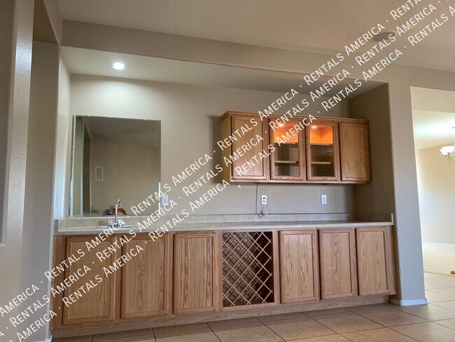 Building Photo - 664 W Silver Reef Ct