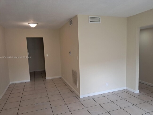 Building Photo - 2511 NW 39th Terrace