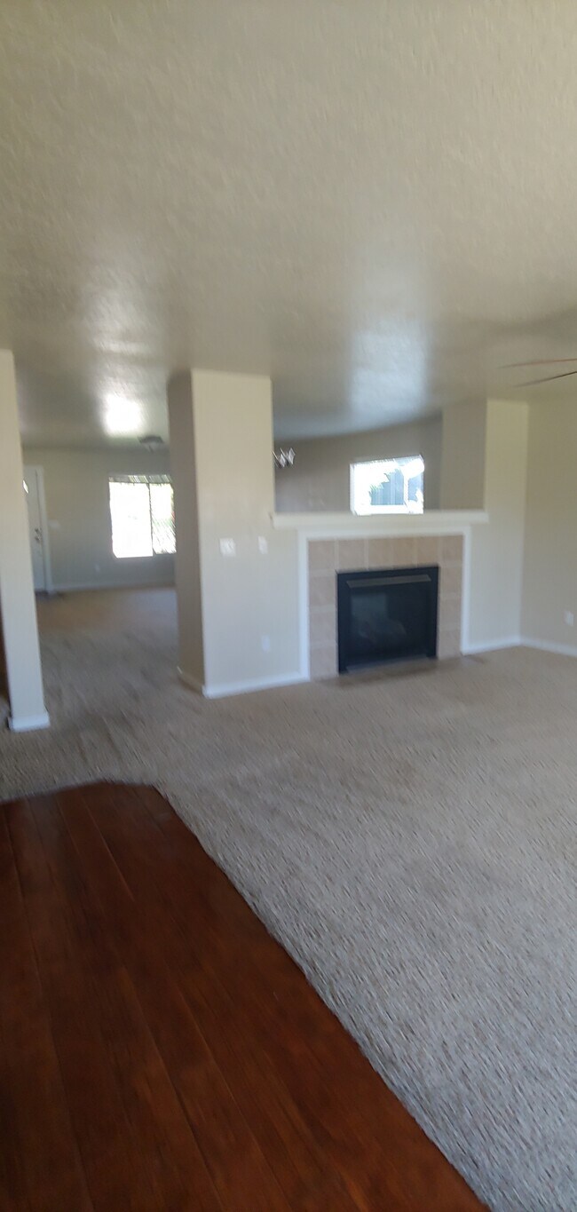 Foto del edificio - 3170 N Lancer Ave