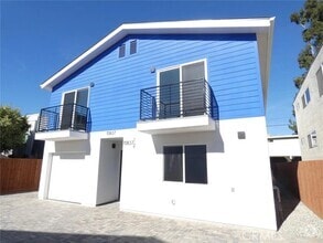 Building Photo - 10837 Blix St