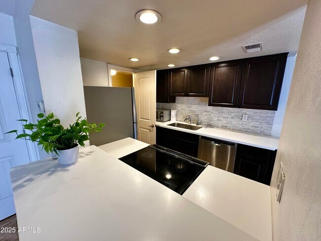 Foto del edificio - 4258 N 81st St