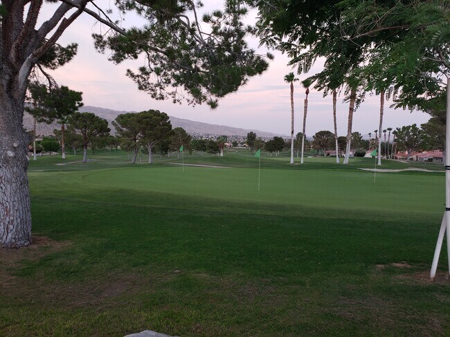 Foto del edificio - 9645 Spyglass Ave