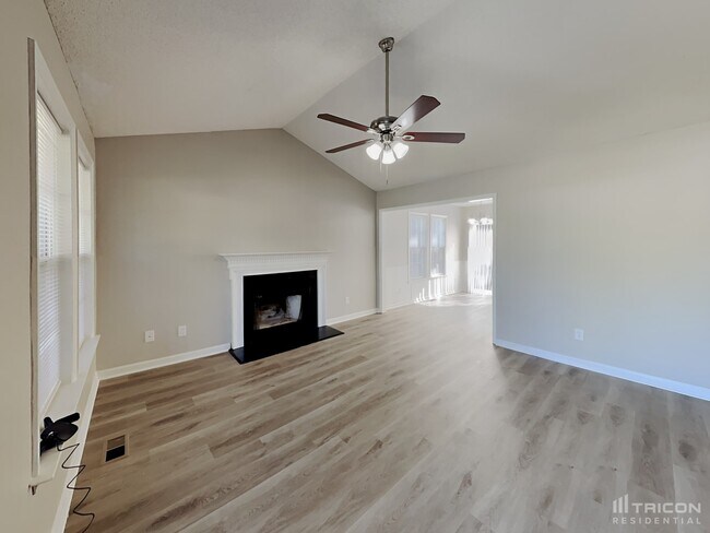 Foto del edificio - 1017 Laurel Leaf Rd