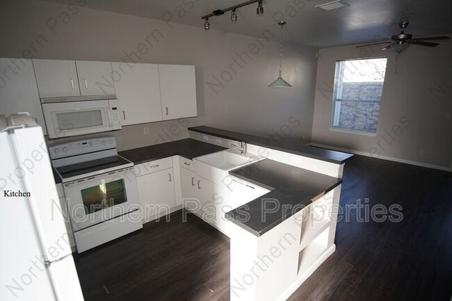 Foto del edificio - 6262 Woodrow Bean Transmountain