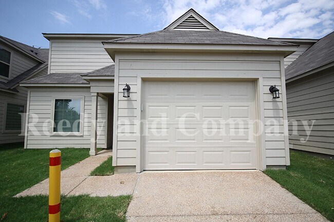 Building Photo - 250 N Claybrook St