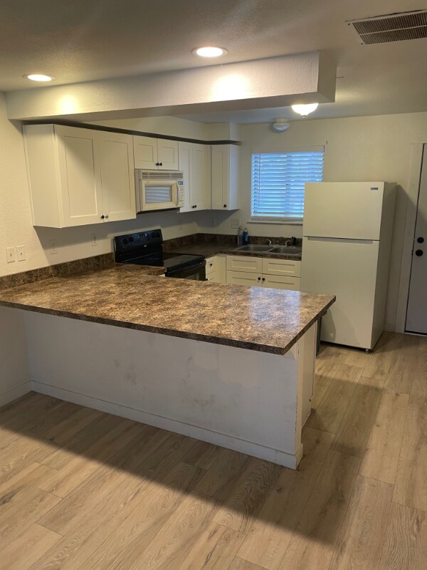 Foto principal - 6441 W Douglas St