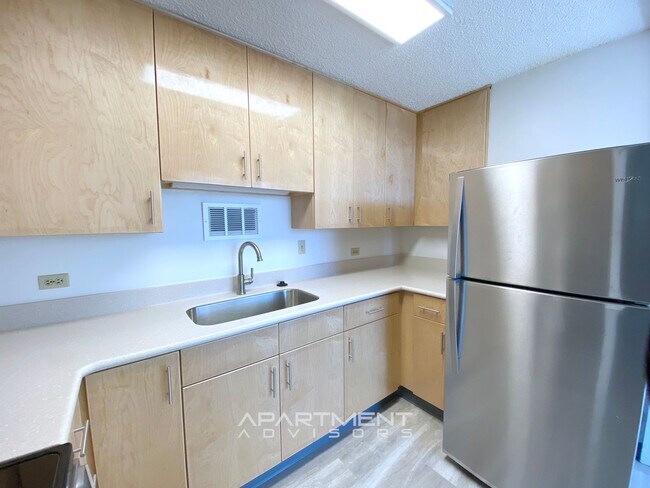 Foto del edificio - RENOVATED! 2 BED / 2 BATH / 1 PRK! CONVENI...