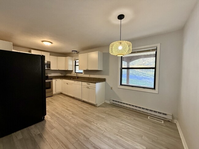 Building Photo - 24 Canter Ct