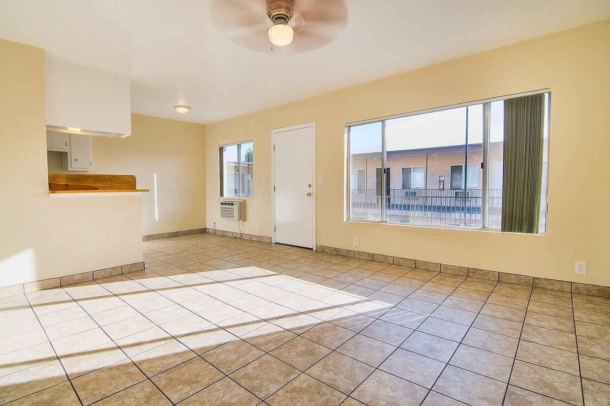 Foto principal - 20412 Cohasset St