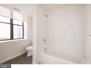 Building Photo - 220 S 16th St