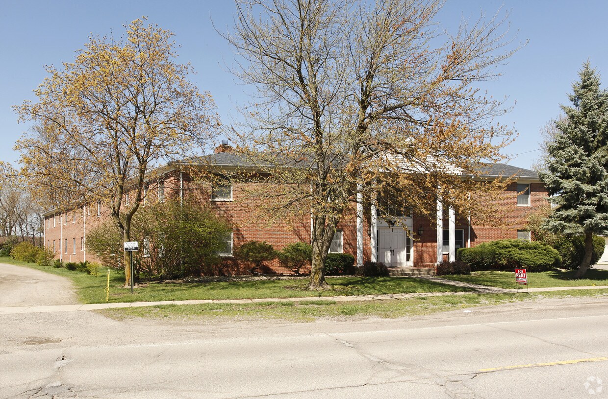 476 W Columbia Ave, Belleville, MI 48111 Apartments in Belleville, MI