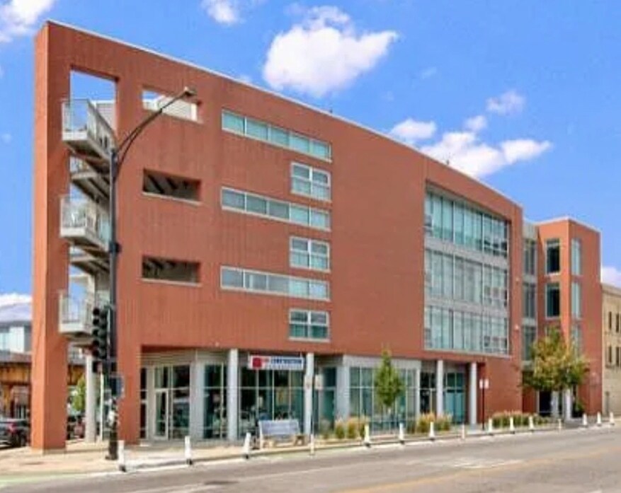 Foto principal - 2000 N Milwaukee Ave