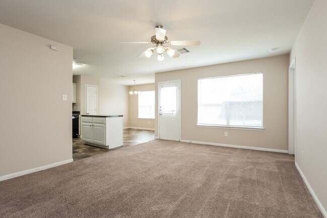 Foto del edificio - 6823 Dawn Bloom Ln