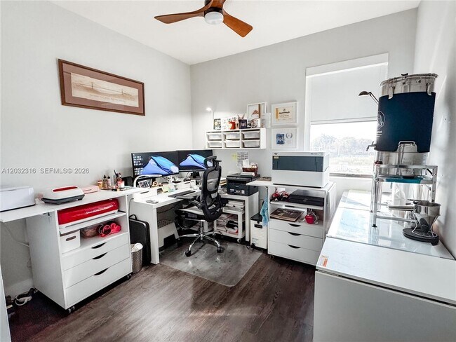 Foto del edificio - 10455 NW 82nd St
