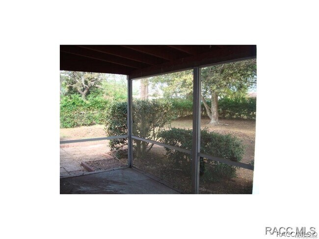 Foto del edificio - 9081 N Golfview Dr