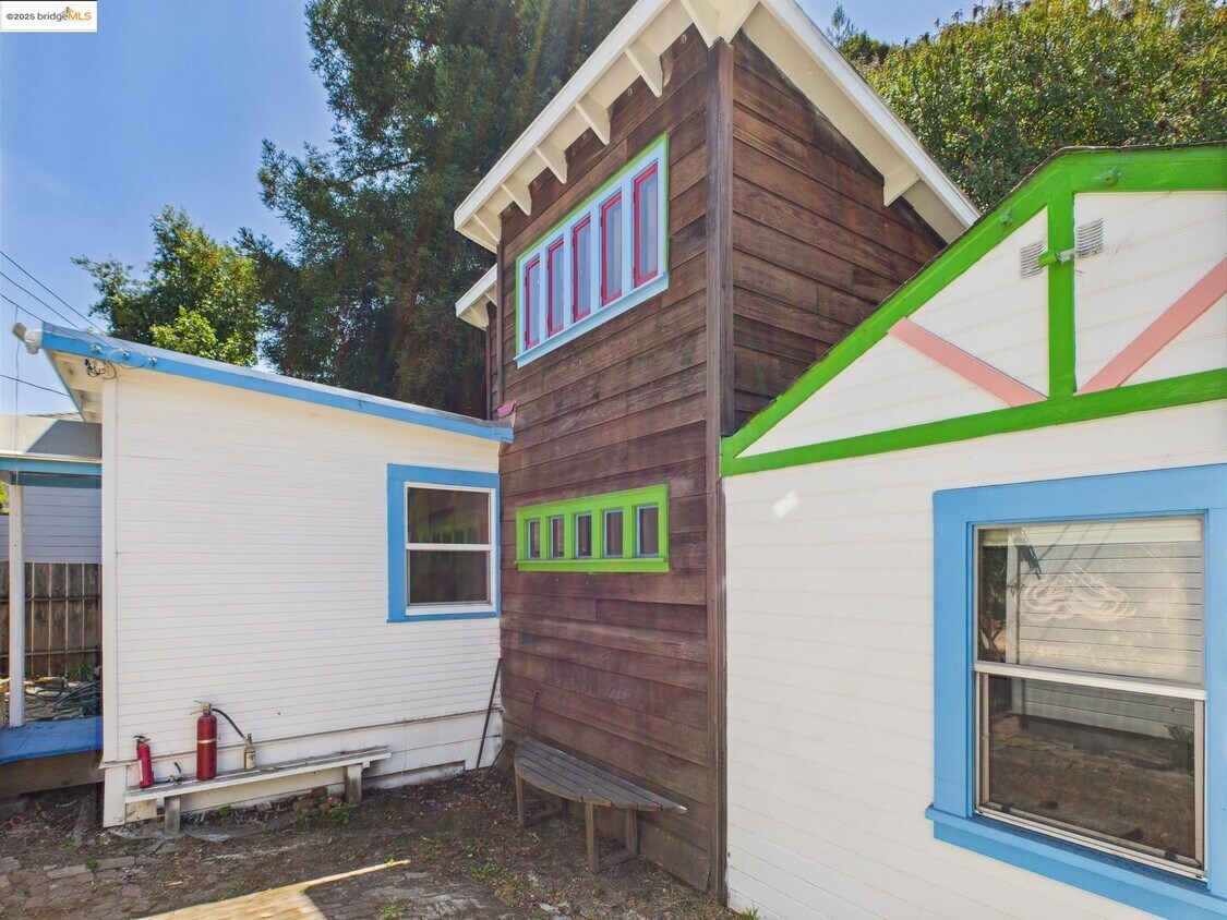 Primary Photo - 1545 Mariposa St