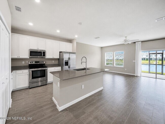 Foto del edificio - 12835 Josslyn Ln