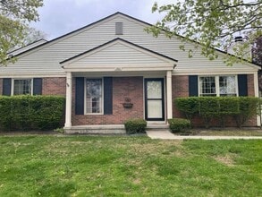 Building Photo - 1581 Dover Hill N
