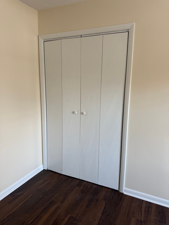 Building Photo - 1116 W 94th St