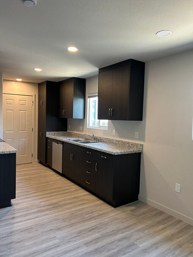Building Photo - 1 bed 1 bath unit - ADU