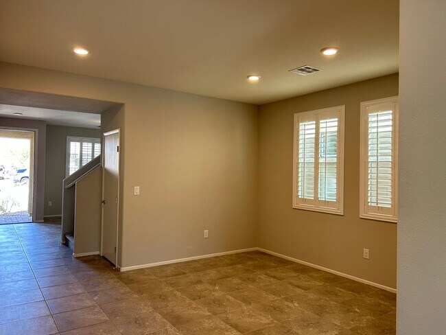 Building Photo - Beautiful 2 story 5 bedroom home