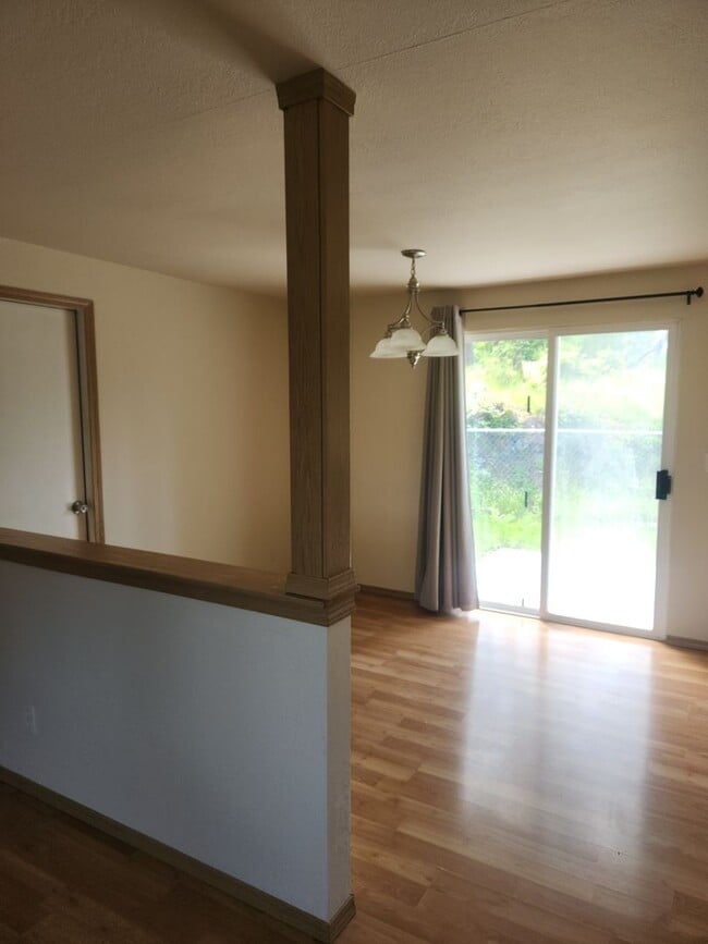 Foto del edificio - Rambler Available For Rent!!