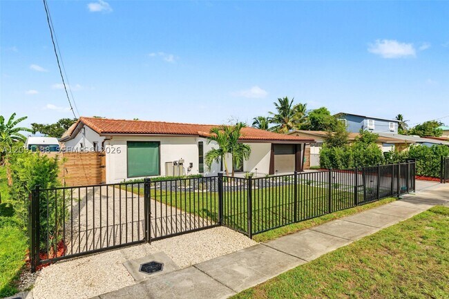 Foto del edificio - 4611 SW 34th Dr