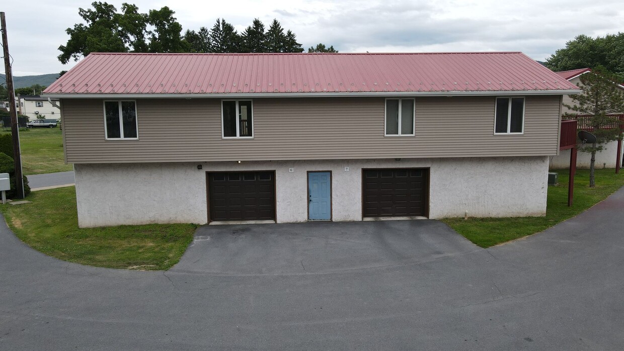 Primary Photo - 2 Bedroom in Jersey Shore with 1 Car Garage!