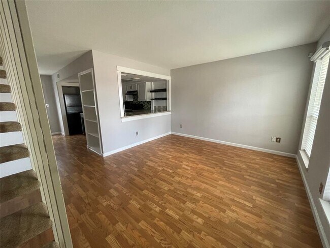 Building Photo - 6202 Skyline Dr