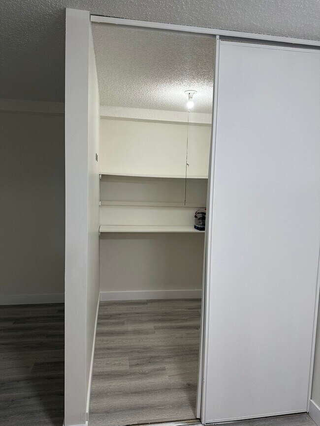 Building Photo - 4507-144 44 Ave