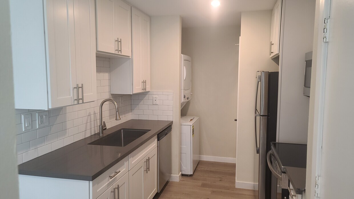 Sunset Cliffs Apartments Apartments 180 Terrace Dr Vista, CA